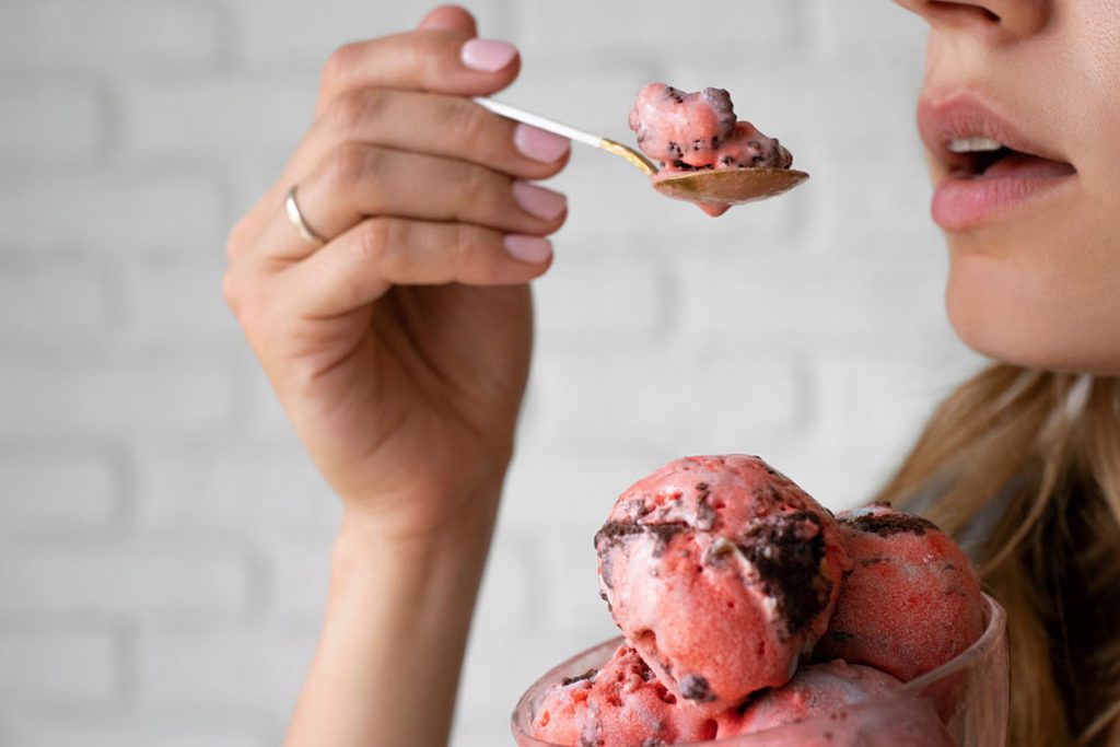 جراحی ایمپلنت دندان بستنی